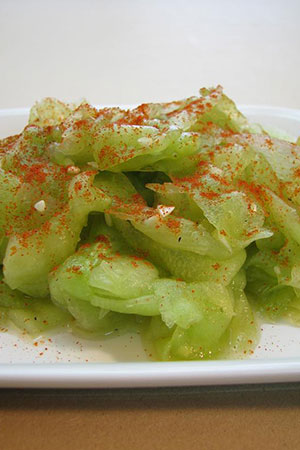 Hungarian cucumber salad with garlic and paprika