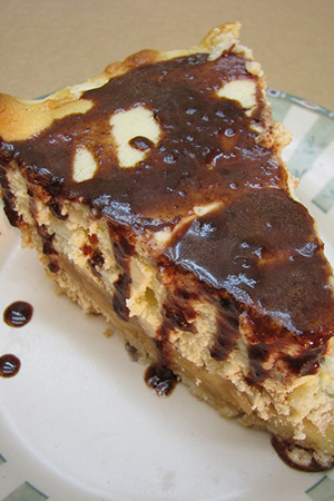 Mexican super light cheese pie with apples and chocolate sauce