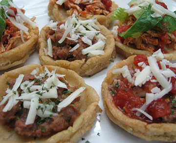 Mexican sopes with many toppings